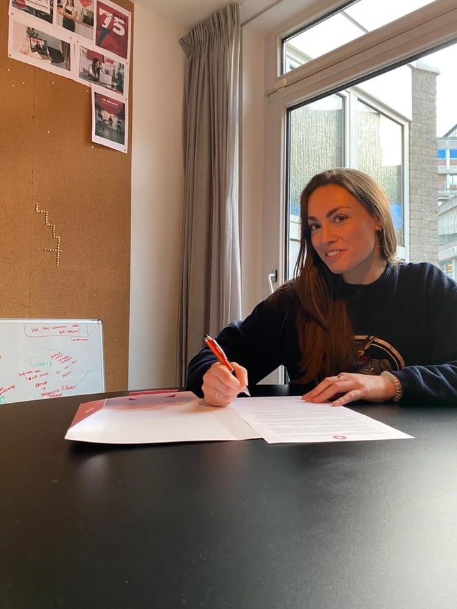 Meike contract tekenen